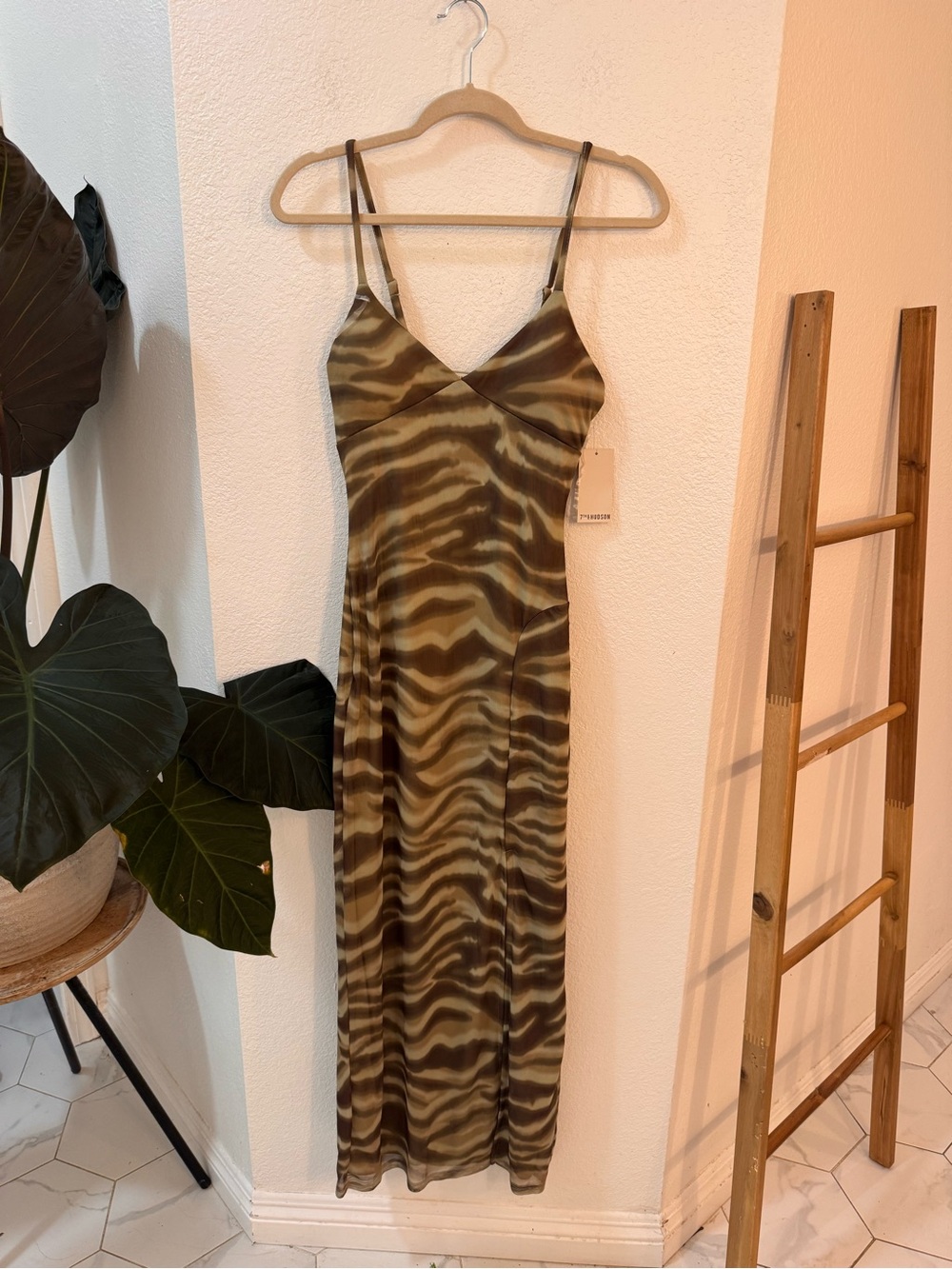 NWT 7th and Hudson Olive Color Zebra-Print Slip Maxi Dress Sz M Summer Femine